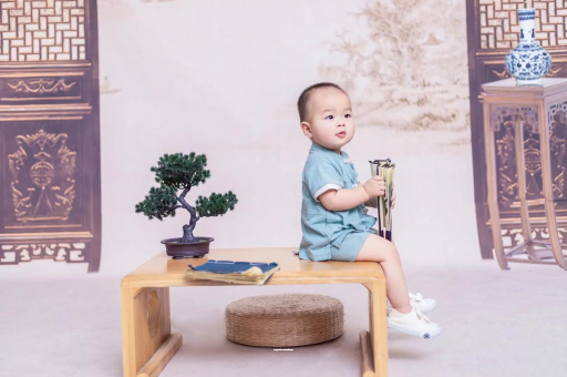 黔南宝宝眼睛肿是什么原因